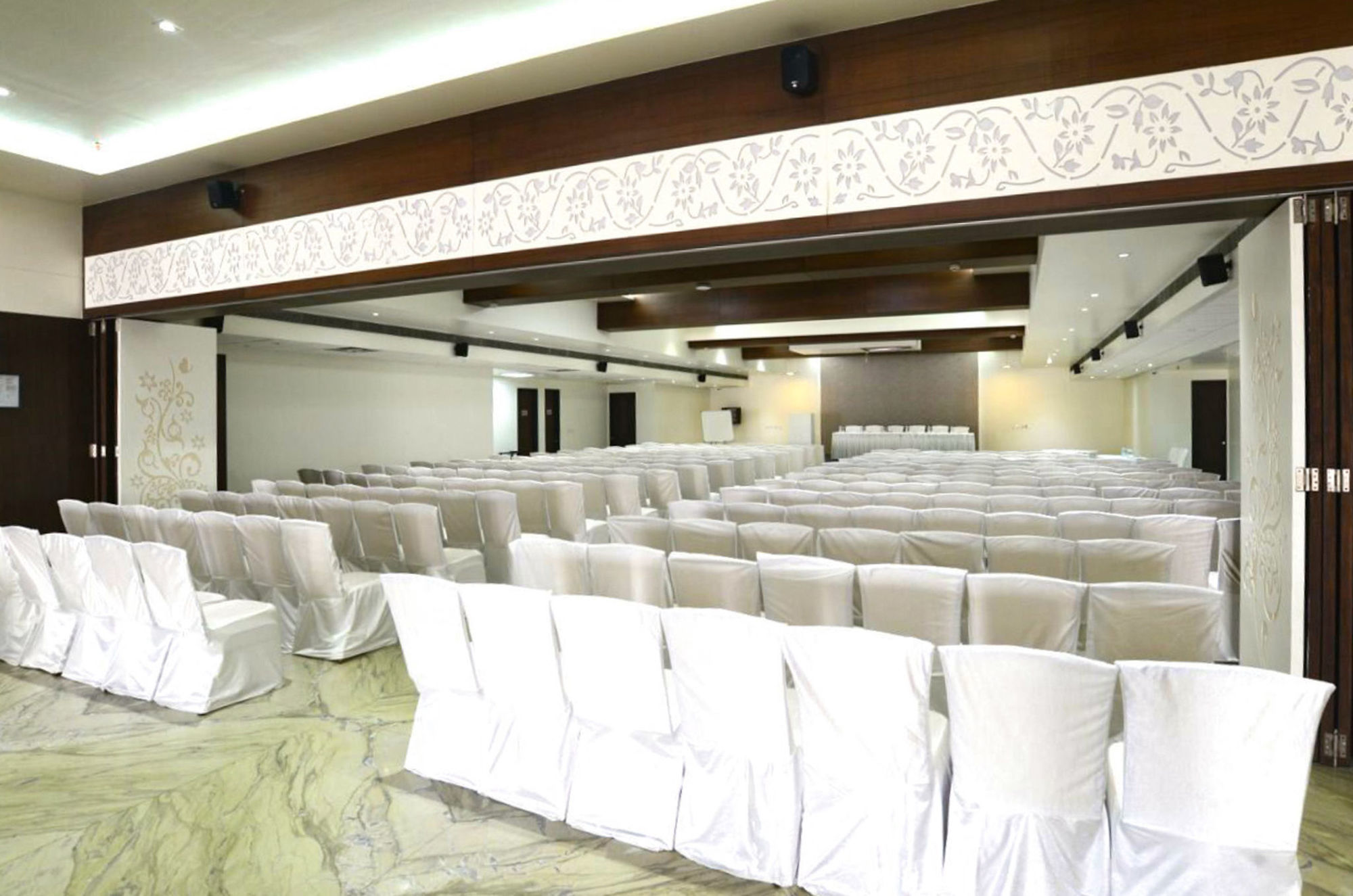 Comfort Inn Donil Vadodara Servizi foto