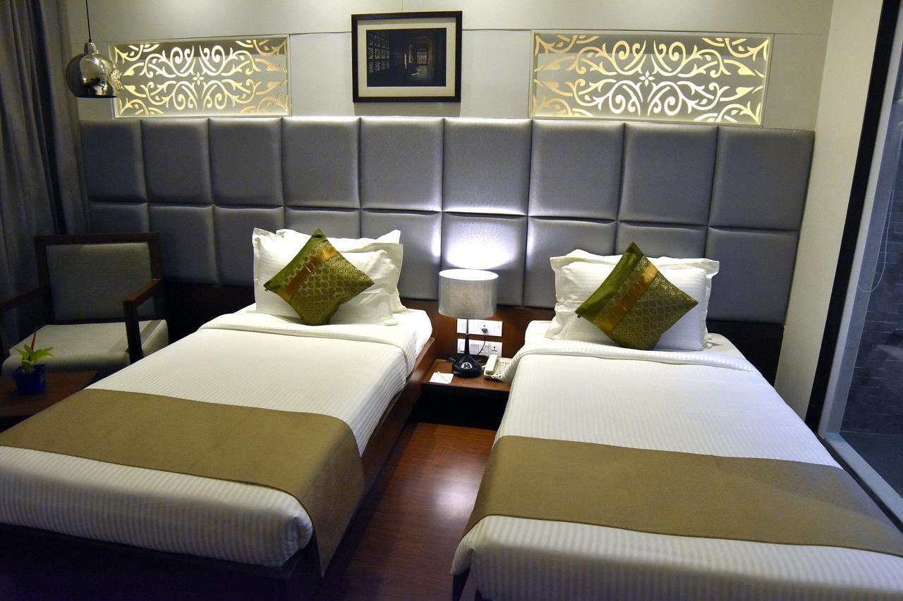 Comfort Inn Donil Vadodara Esterno foto