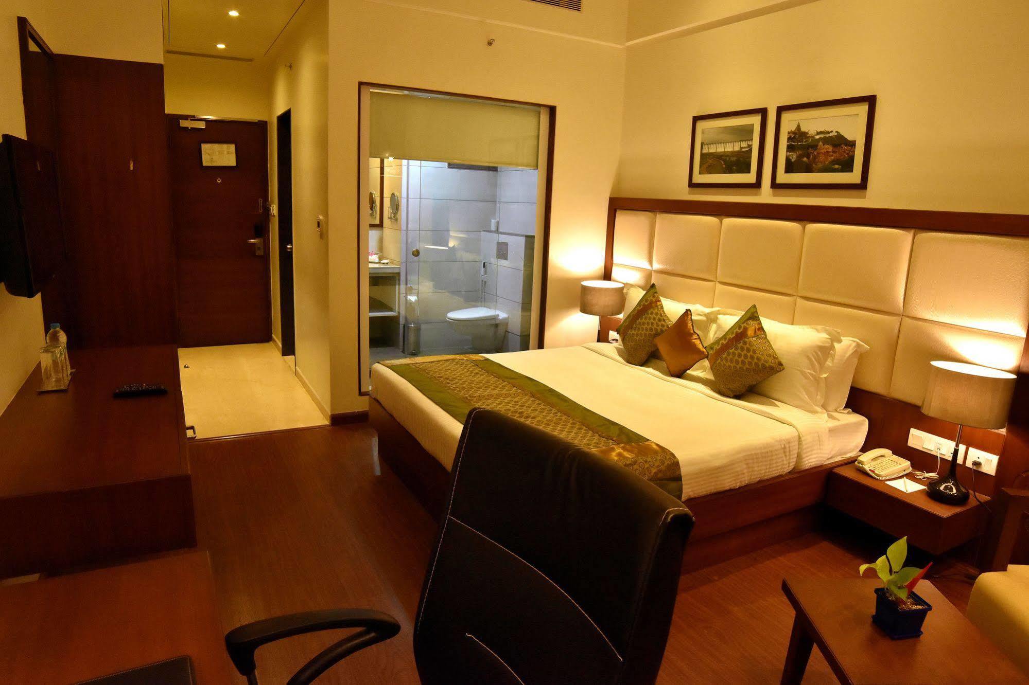 Comfort Inn Donil Vadodara Esterno foto