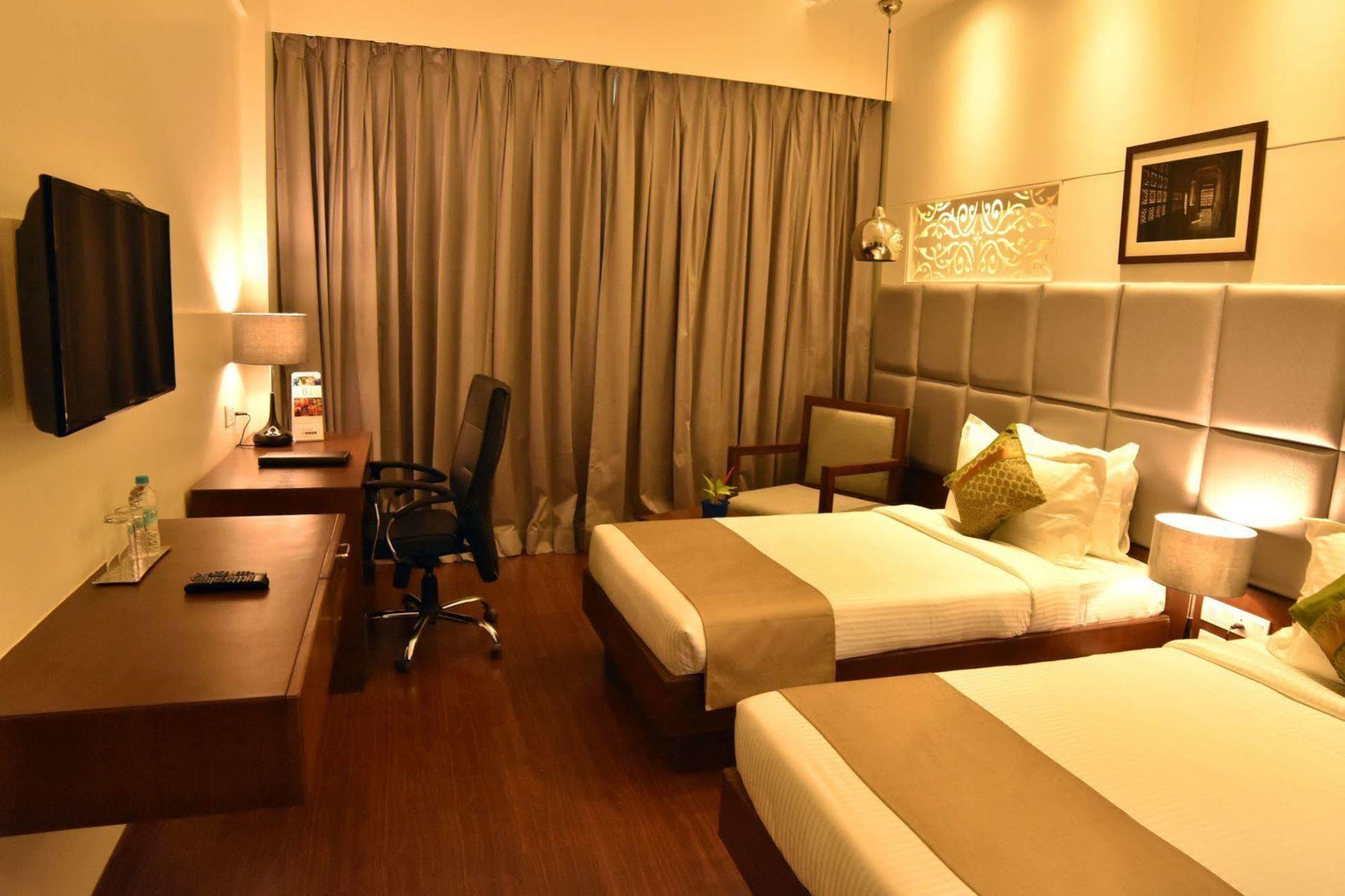 Comfort Inn Donil Vadodara Esterno foto