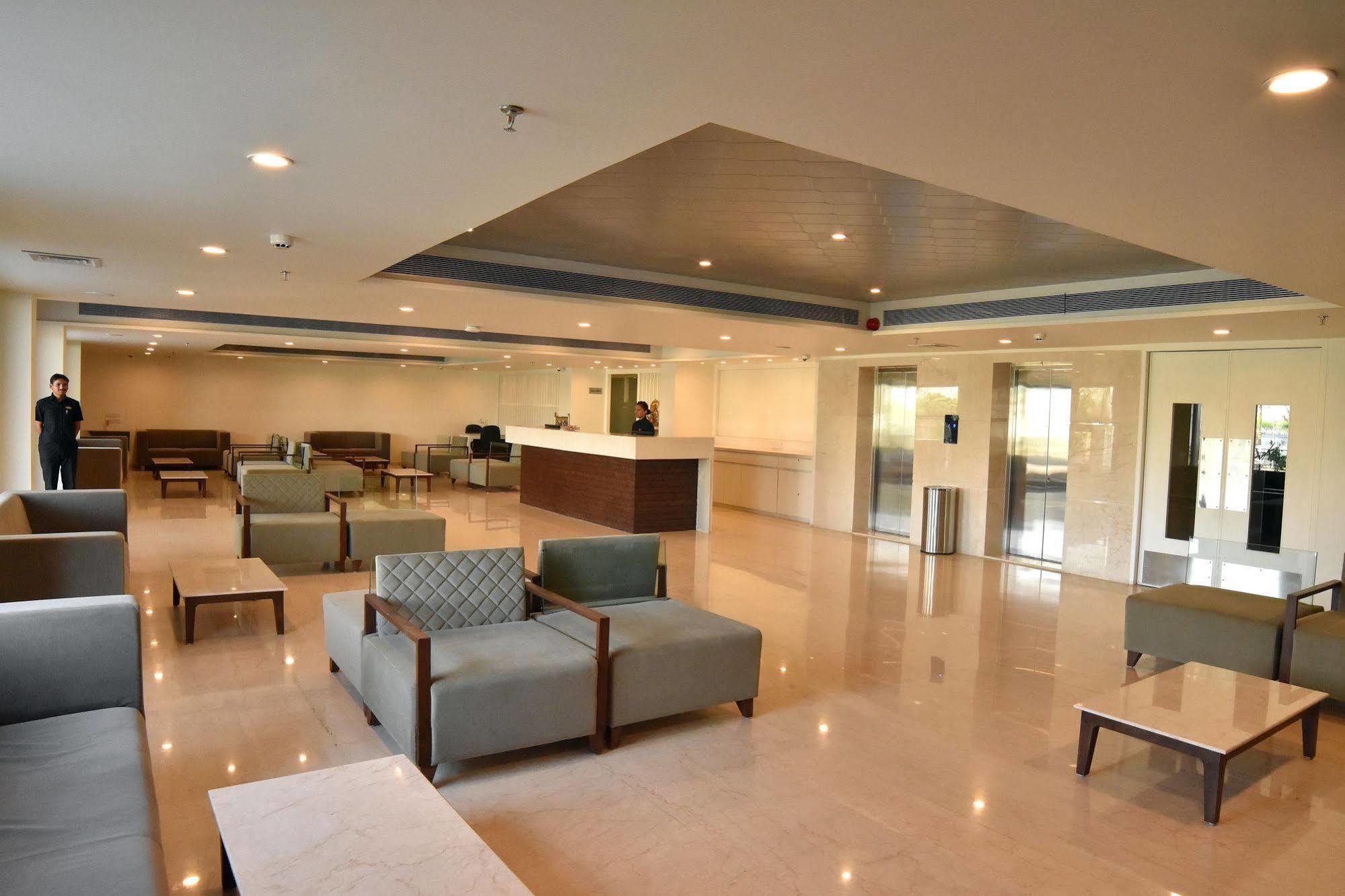 Comfort Inn Donil Vadodara Esterno foto