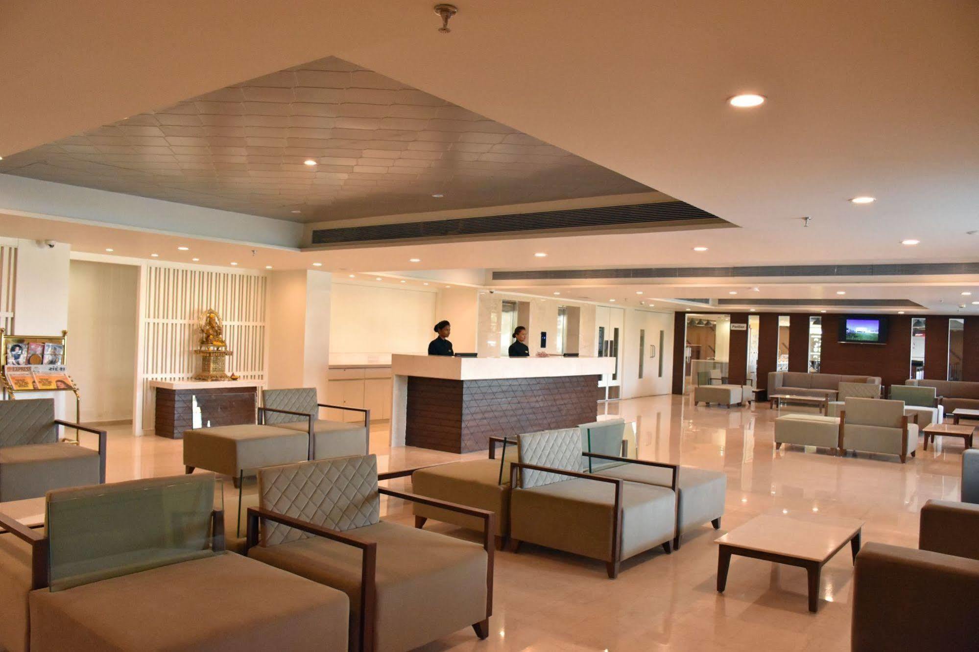 Comfort Inn Donil Vadodara Esterno foto