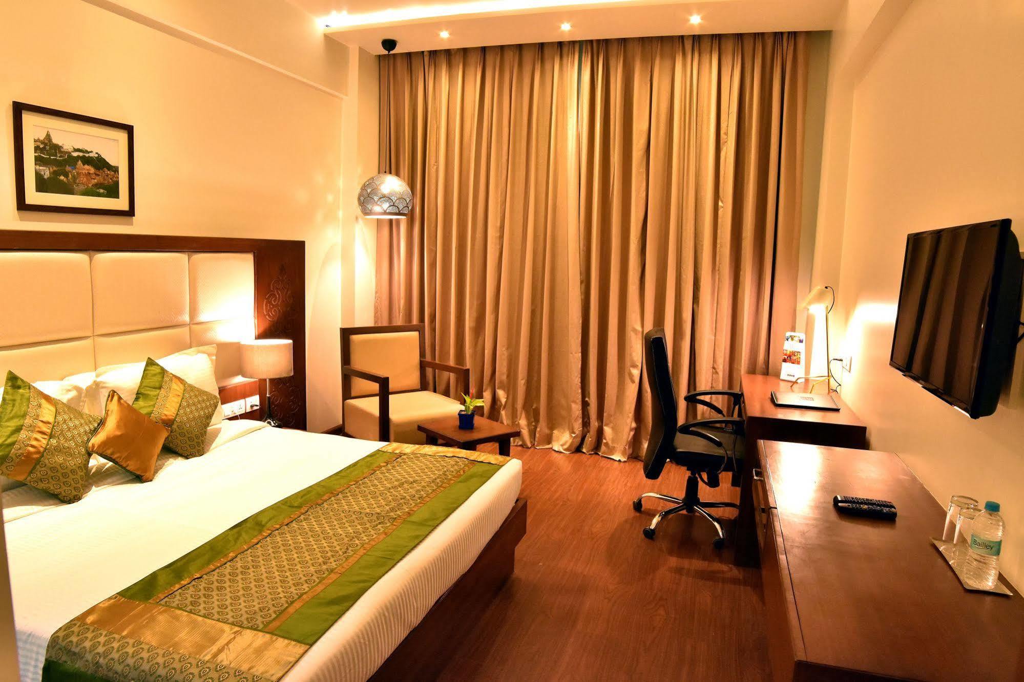 Comfort Inn Donil Vadodara Esterno foto