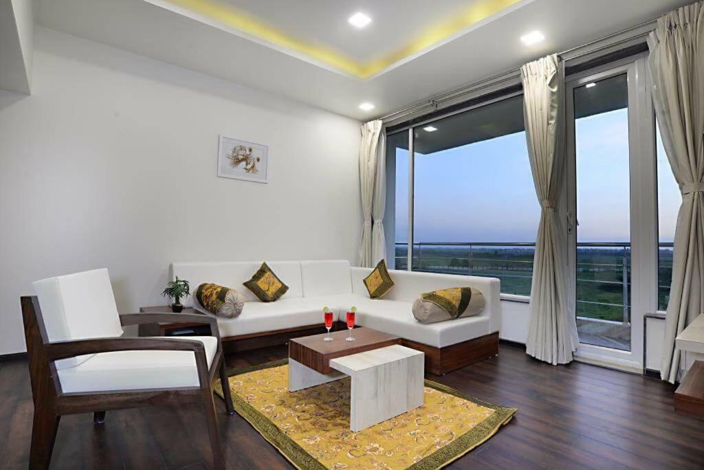 Comfort Inn Donil Vadodara Esterno foto